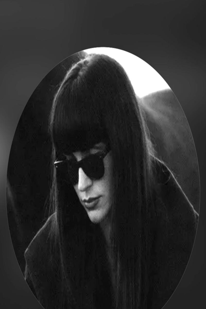 Dina, founder of The Polished Brunette